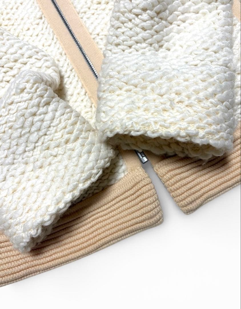 エスカーダ　ニットジャケット　ホワイト× ベイジュ