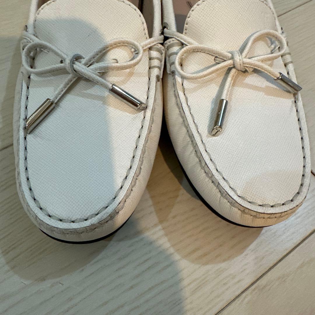 TOD'S ホワイト ローファー