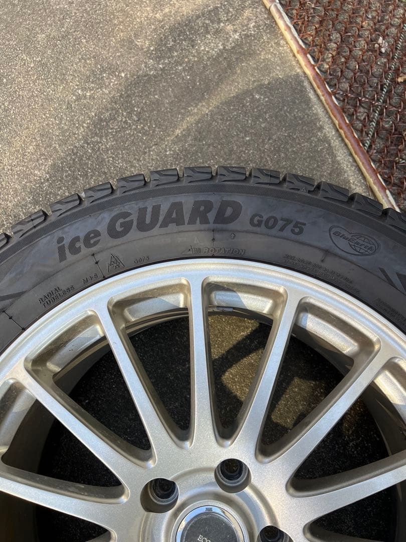 ECO FORM 18インチ スタッドレスタイヤセット　ハリアー、ＬＡＶ4