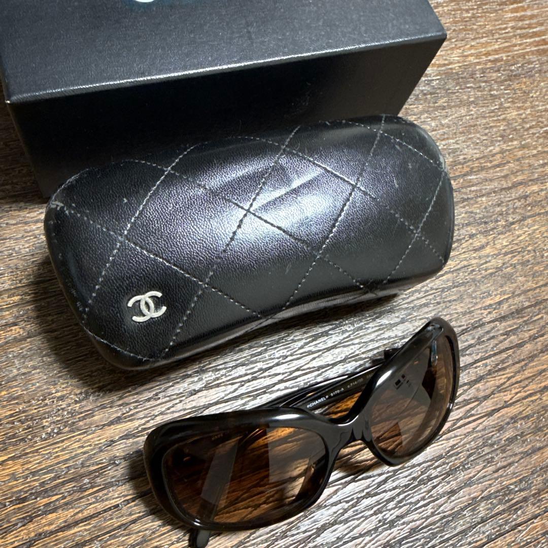 CHANEL リボン　サングラス　ケースと箱付き