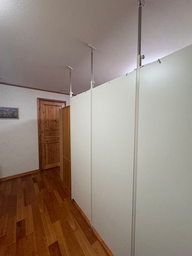 て*じ様 ホワイト　ツッパリ式パーティションボード