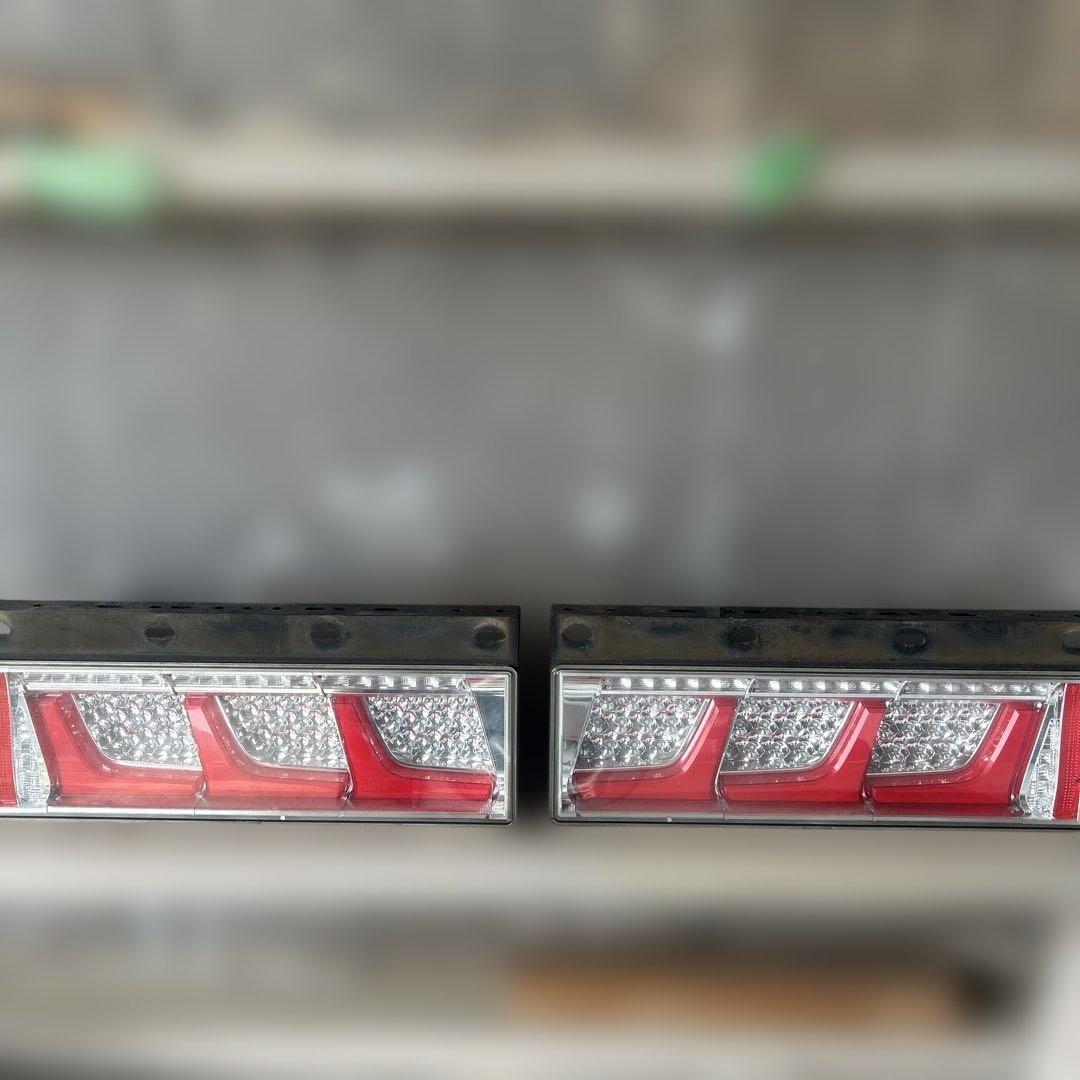 テールランプ 赤/クリア 2個セット3連