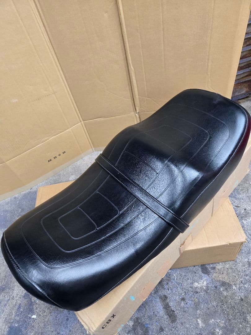 CBX400Fスペシャリスト製シート
