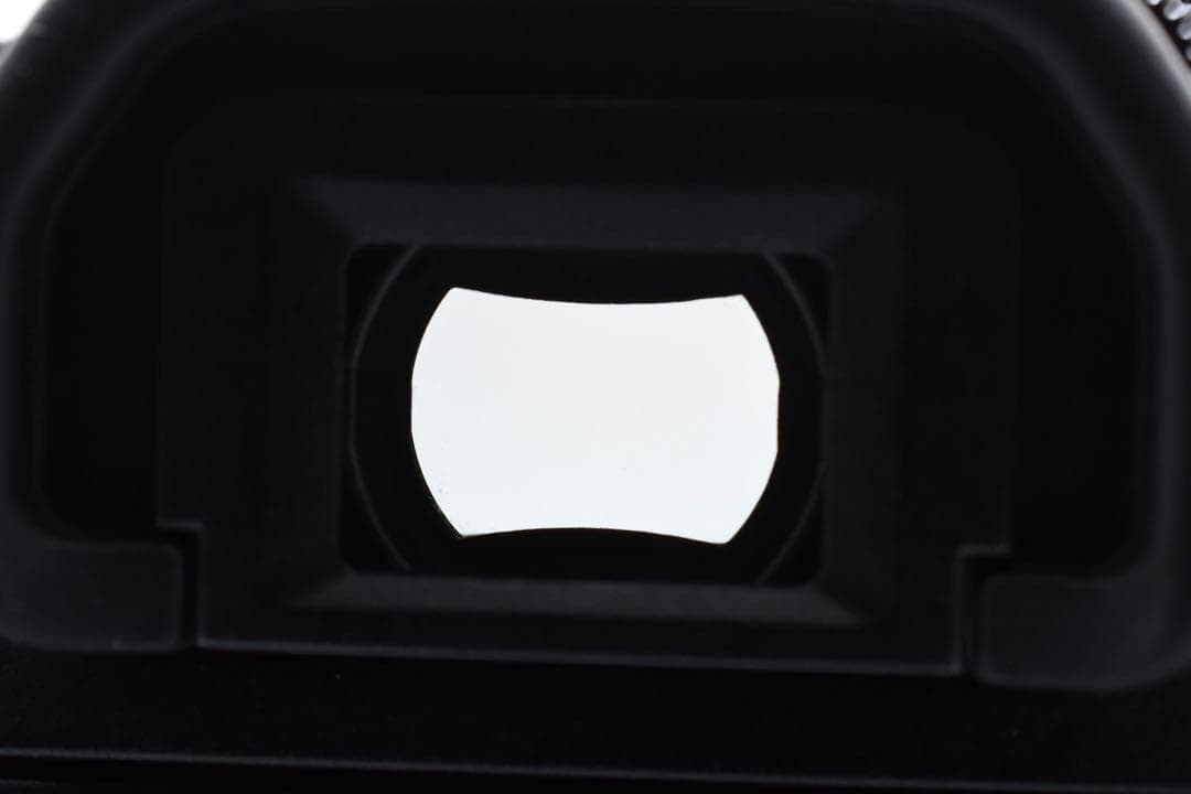 キャノン EOS 70D★手ぶれ補正レンズ★Wi-Fi★一眼レフカメラ