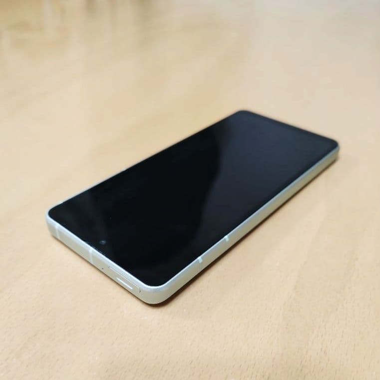 【ジャンク品】AQUOS SENSE8 SHG11 ペールグリーン　本体