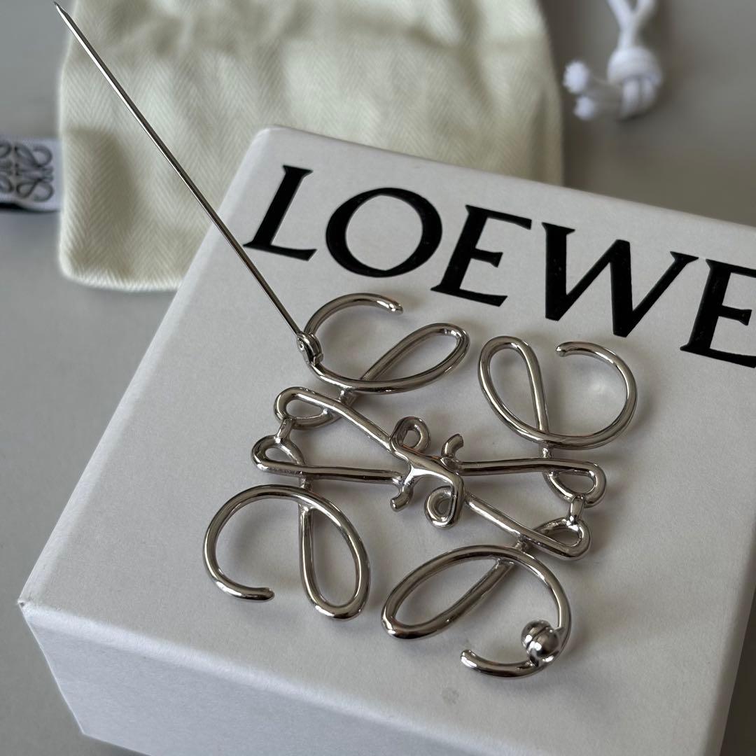 【正規品•未使用】LOEWE シルバー ロゴブローチ