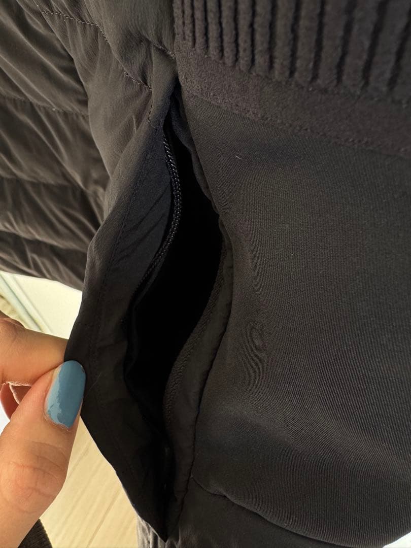 【美品】LULULEMON ルルレモンフード付きブラックジャケット