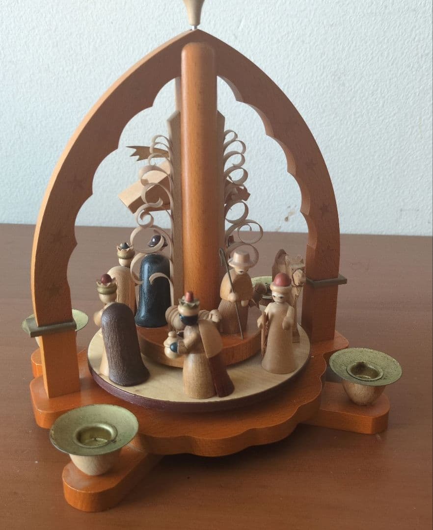 ドイツ　木製クリスマスピラミッド