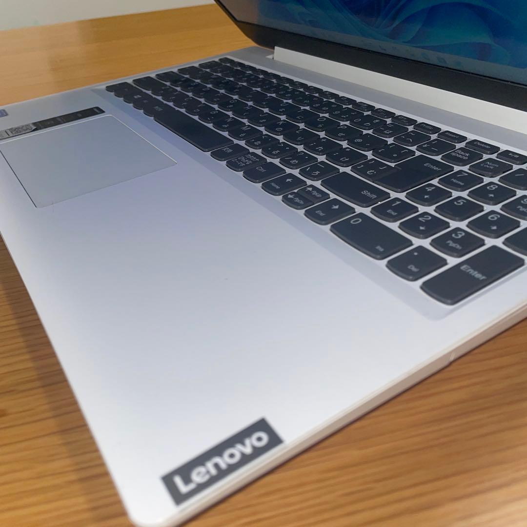 Lenovo 15.6インチホワイト美品❤️快適SSD✨ Windows 11