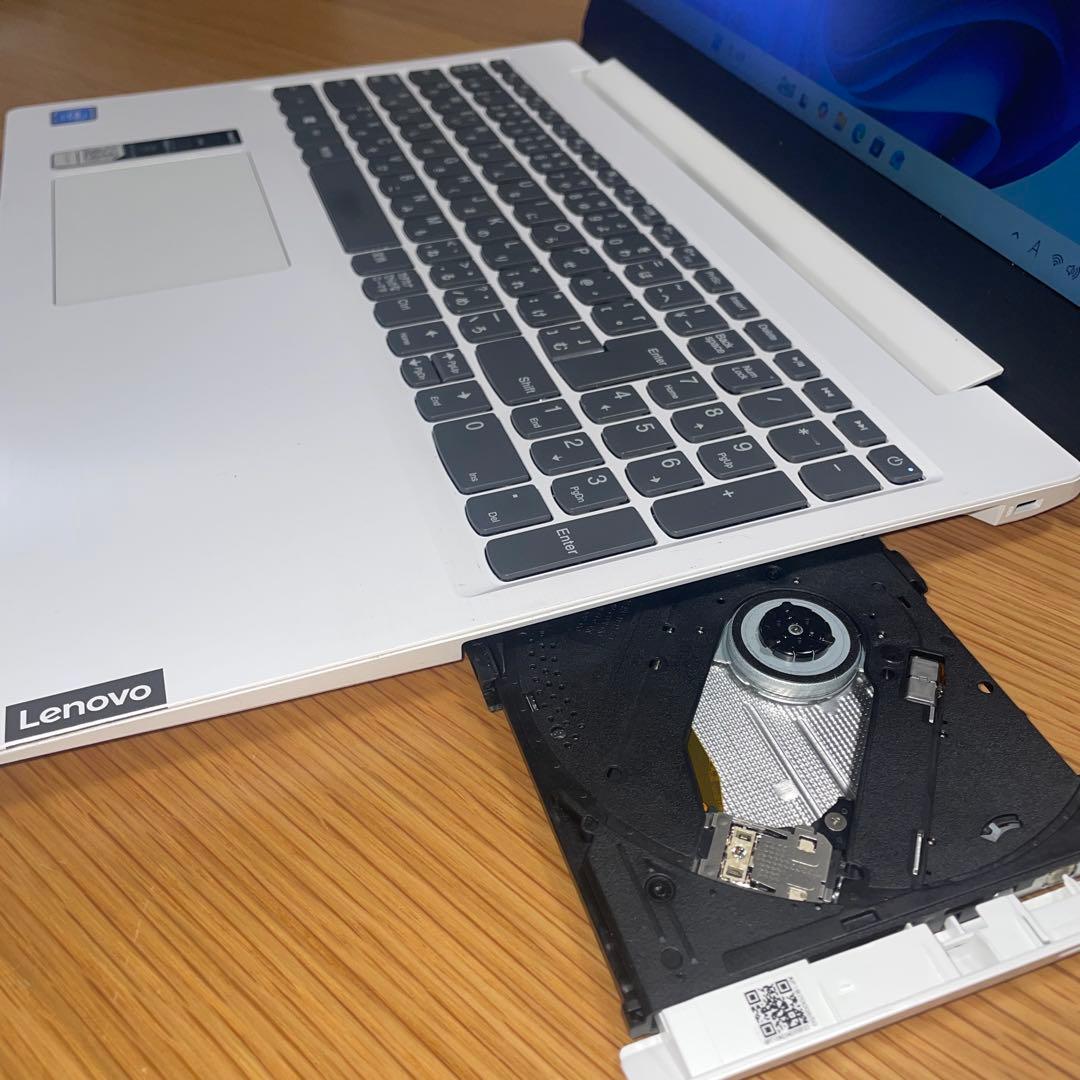 Lenovo 15.6インチホワイト美品❤️快適SSD✨ Windows 11