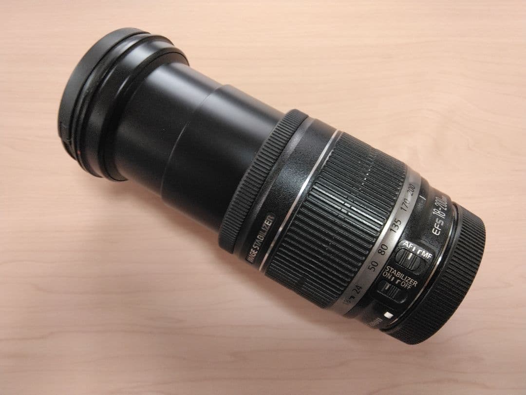 中古　Canon EF-S 18-200mm ズームレンズ