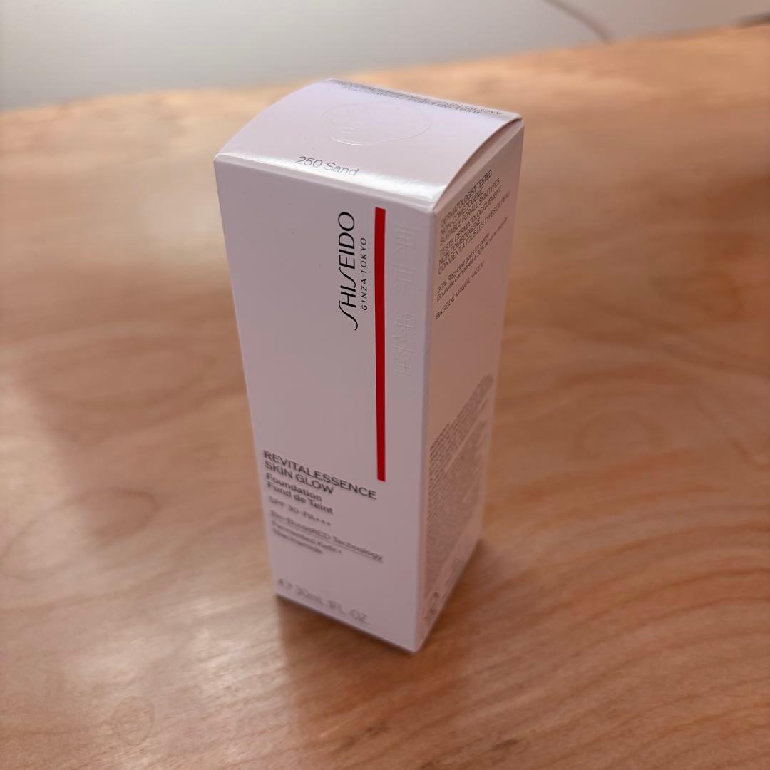 新品資生堂リバイタルエッセンススキングロウファンデーション250