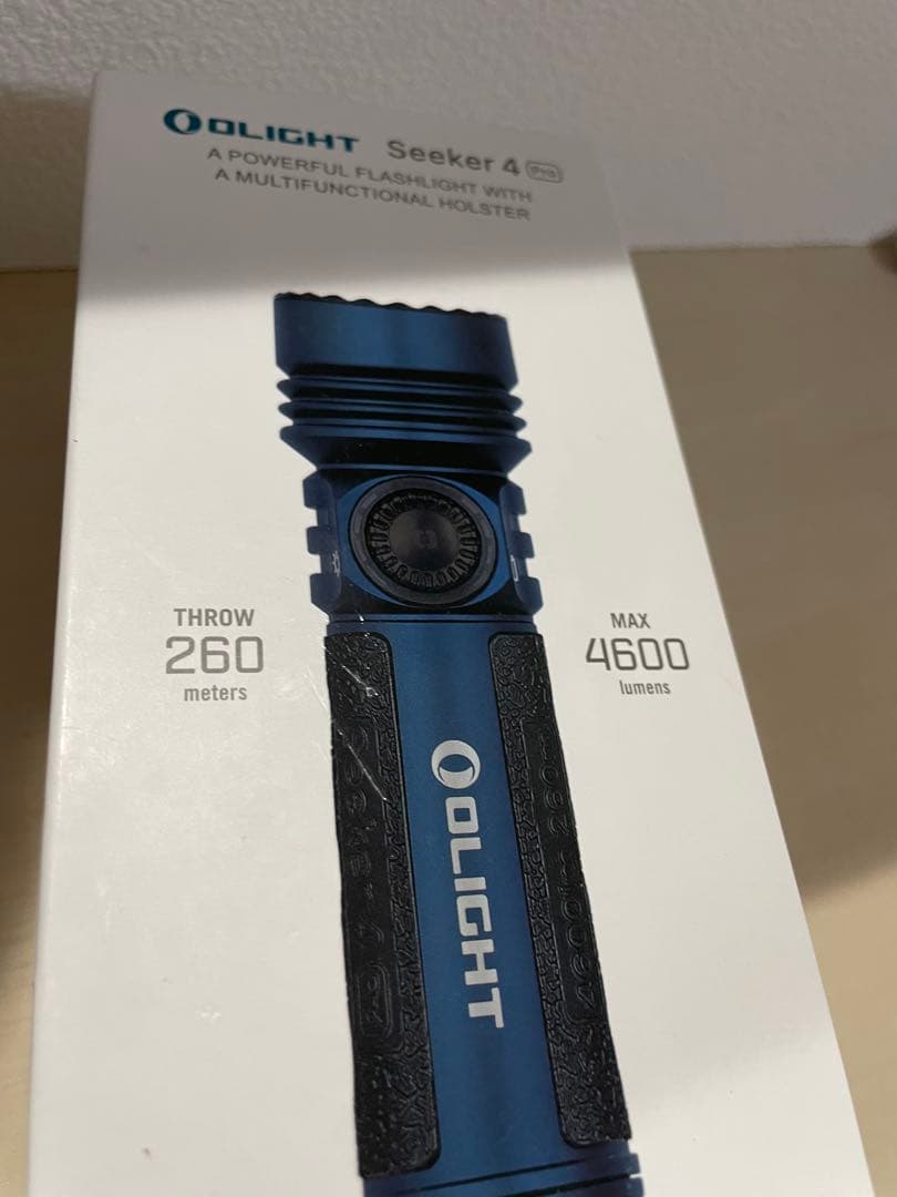 GSX-R750 さん　Olight Seeker 4 Pro 懐中電灯　ブルー