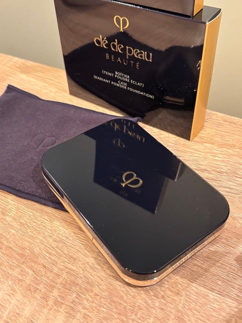 クレ・ド・ポー ボーテ　タンプードルエクラⅡ オークル00 (ケース・外箱付き)