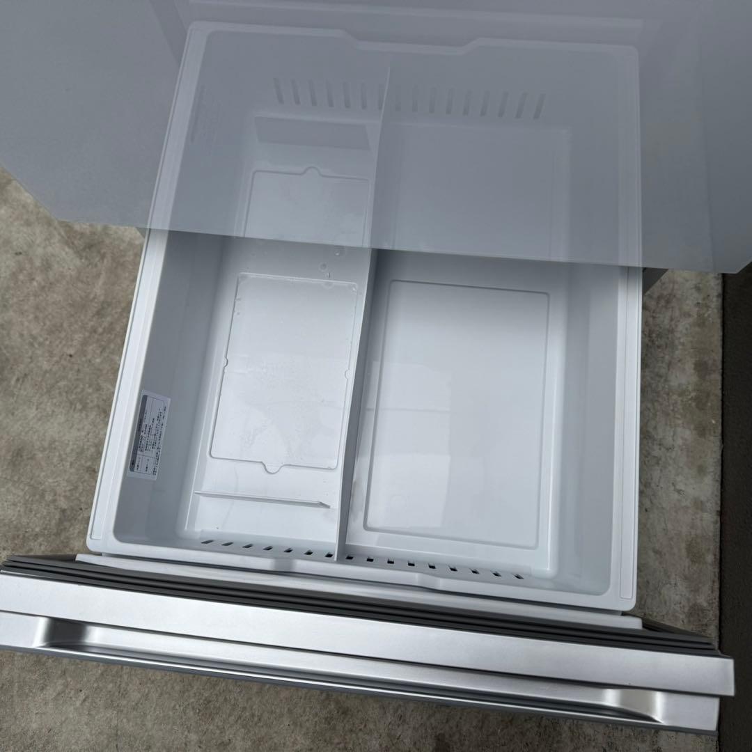 252⭐️2025年製★ほぼ新品★ヤマダ電機　冷蔵庫　3ドア　自動製氷　ガラス扉
