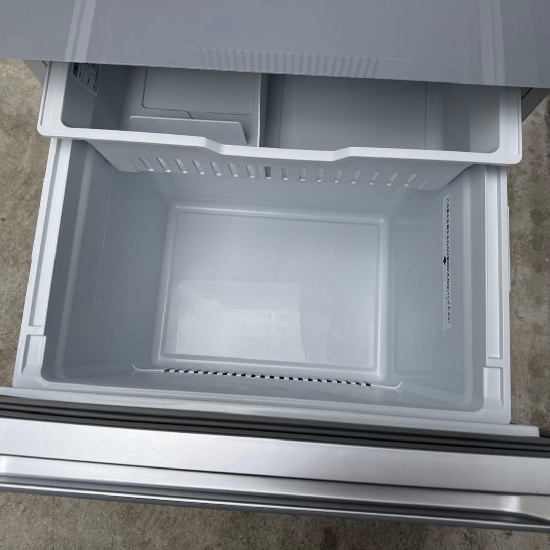 252⭐️2025年製★ほぼ新品★ヤマダ電機　冷蔵庫　3ドア　自動製氷　ガラス扉