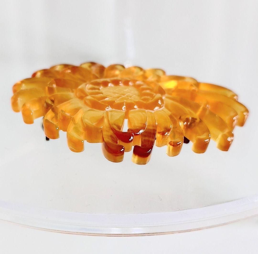 ヴィンテージ ブローチ 本鼈甲 彫刻 菊の花 モチーフ D32