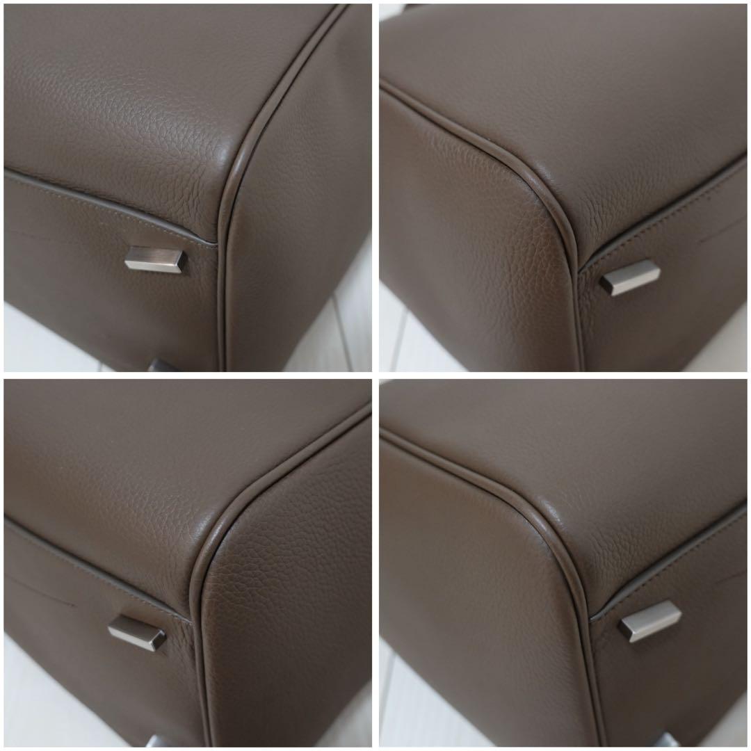 フェラガモ　イーストウエスト　トートバッグ　ビジネスバッグ　ハンドバッグ　大容量