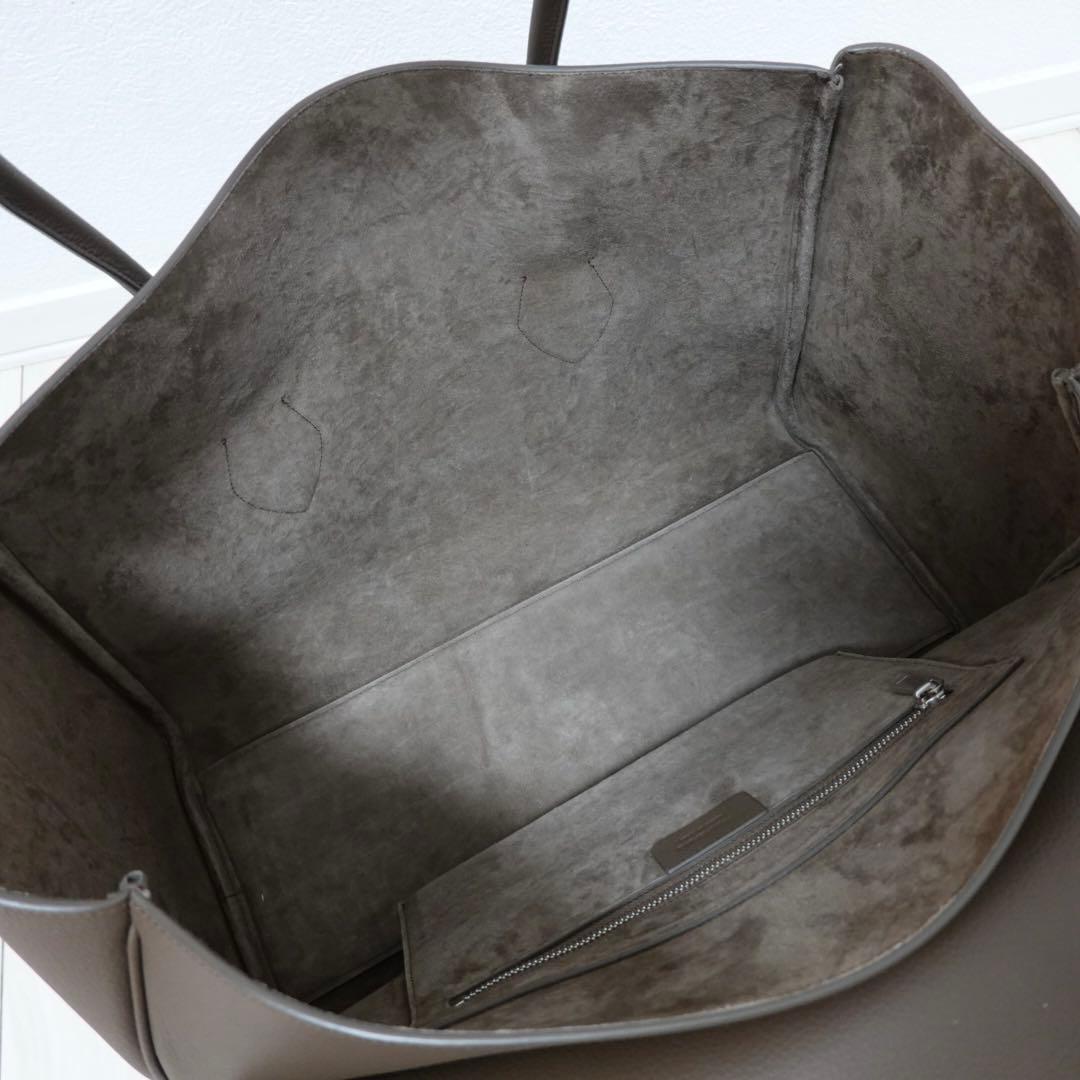 フェラガモ　イーストウエスト　トートバッグ　ビジネスバッグ　ハンドバッグ　大容量