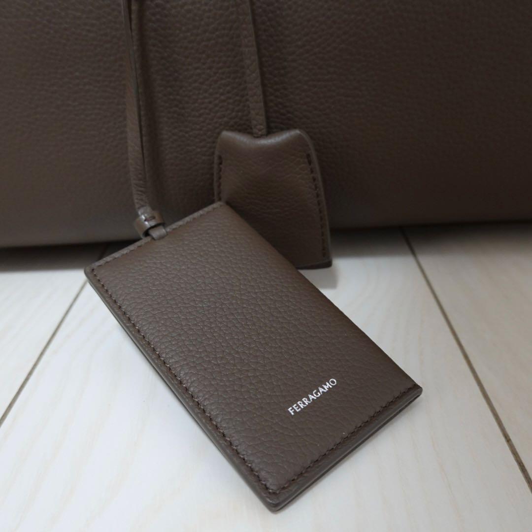 フェラガモ　イーストウエスト　トートバッグ　ビジネスバッグ　ハンドバッグ　大容量