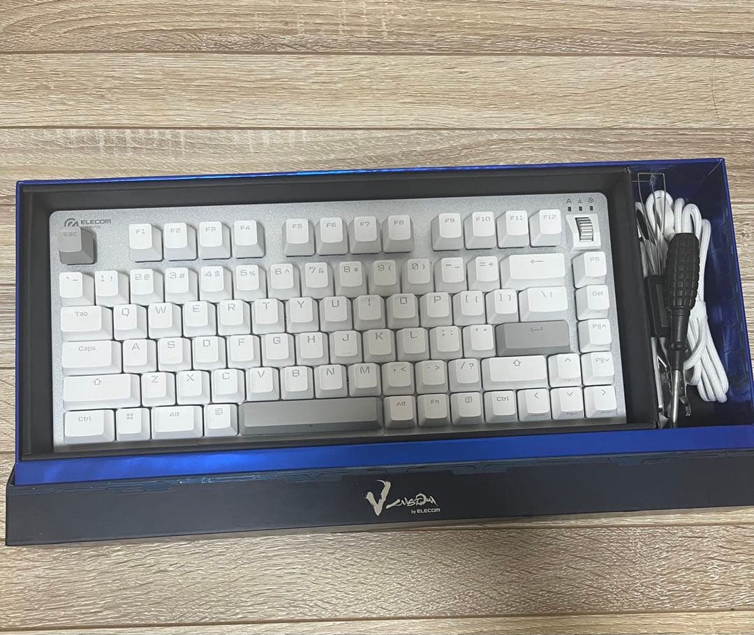 ELECOMゲーミングキーボード　VK720A