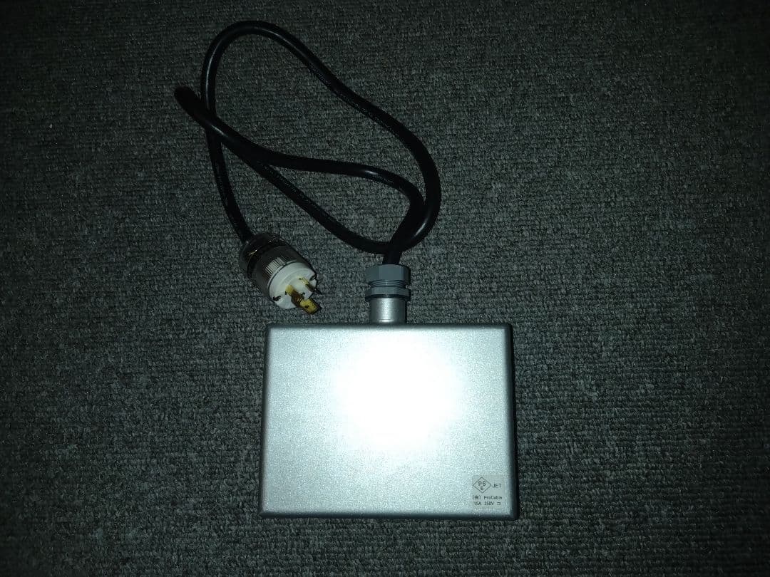 200V用シールド重鉄タップ　wattgate