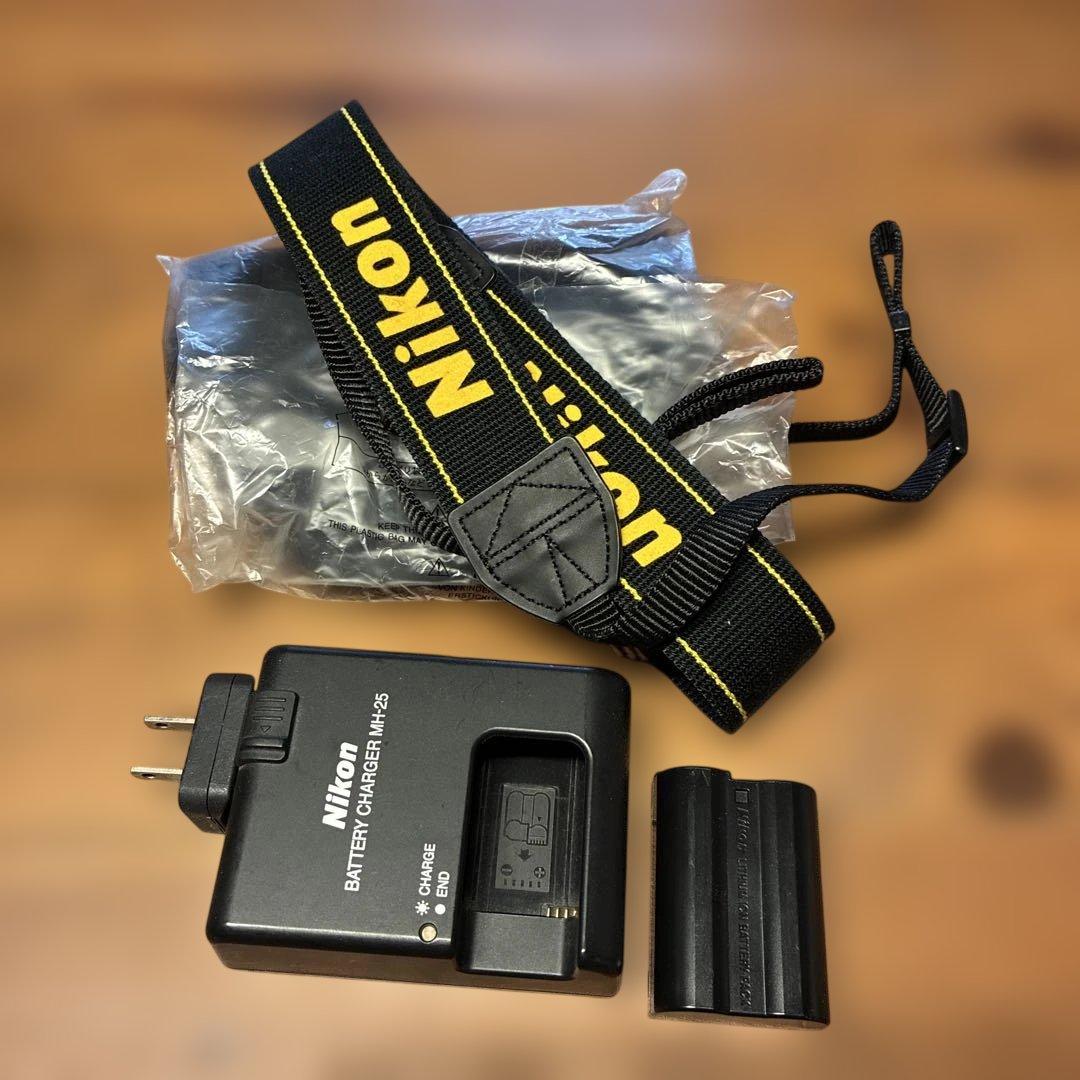 Nikon (ニコン) D7000 18-200VRIIレンズキットケース解説本