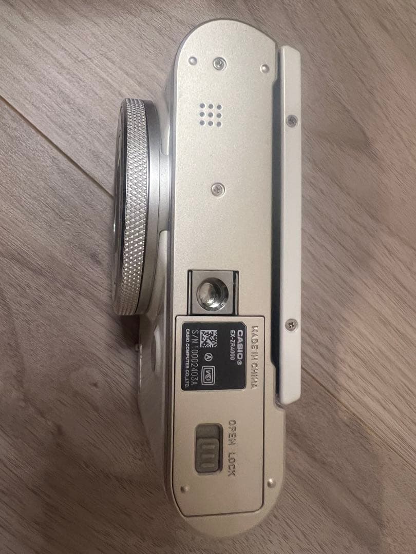 デジタルカメラ CASIO EXILIM EX-ZR4000