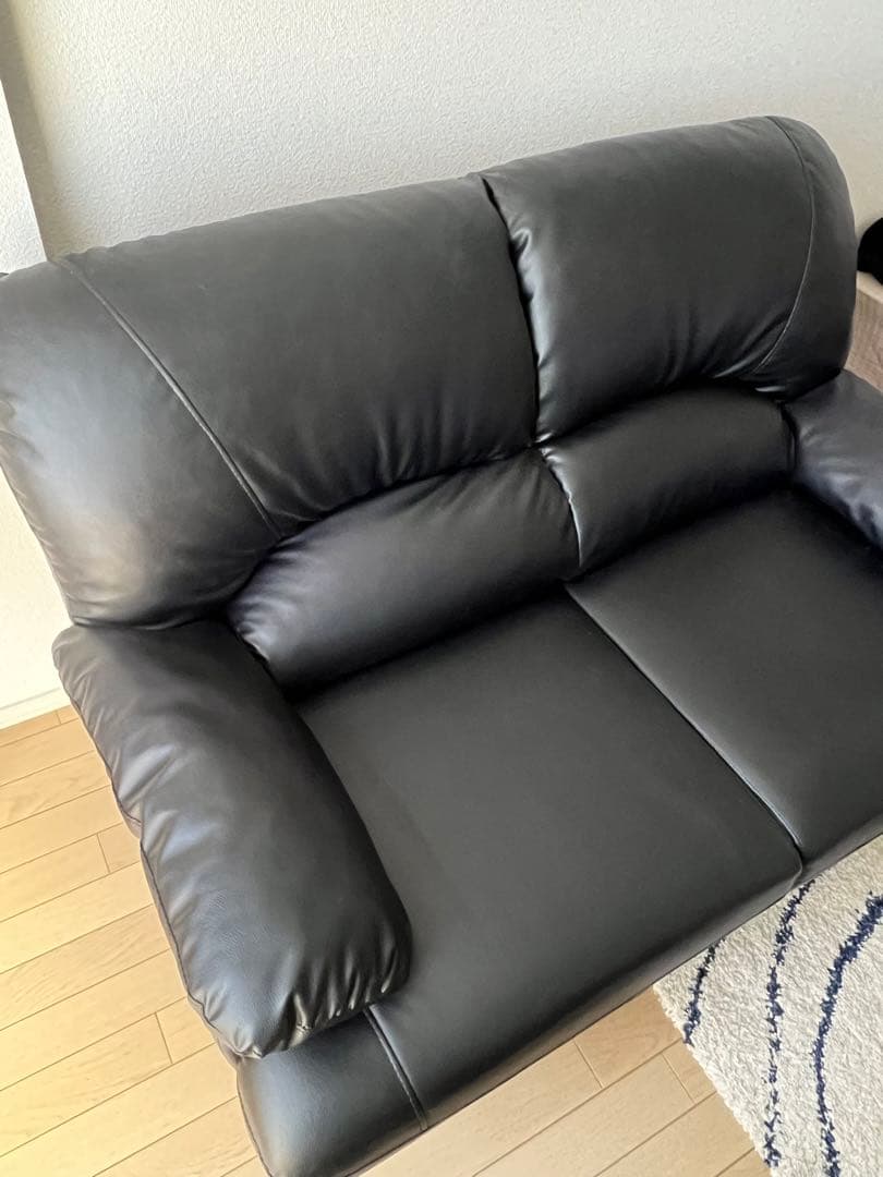ブラック合成皮革ソファ