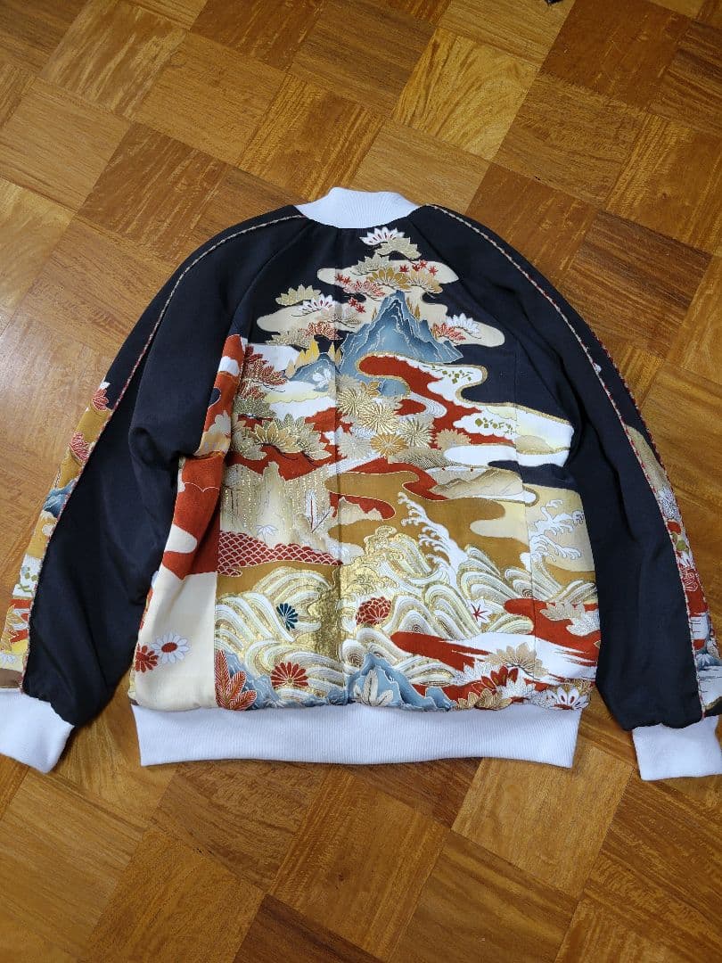 め1121着物リメイク正絹古布黒留袖江戸褄縮緬ビンテージスカジャンハンドメイド