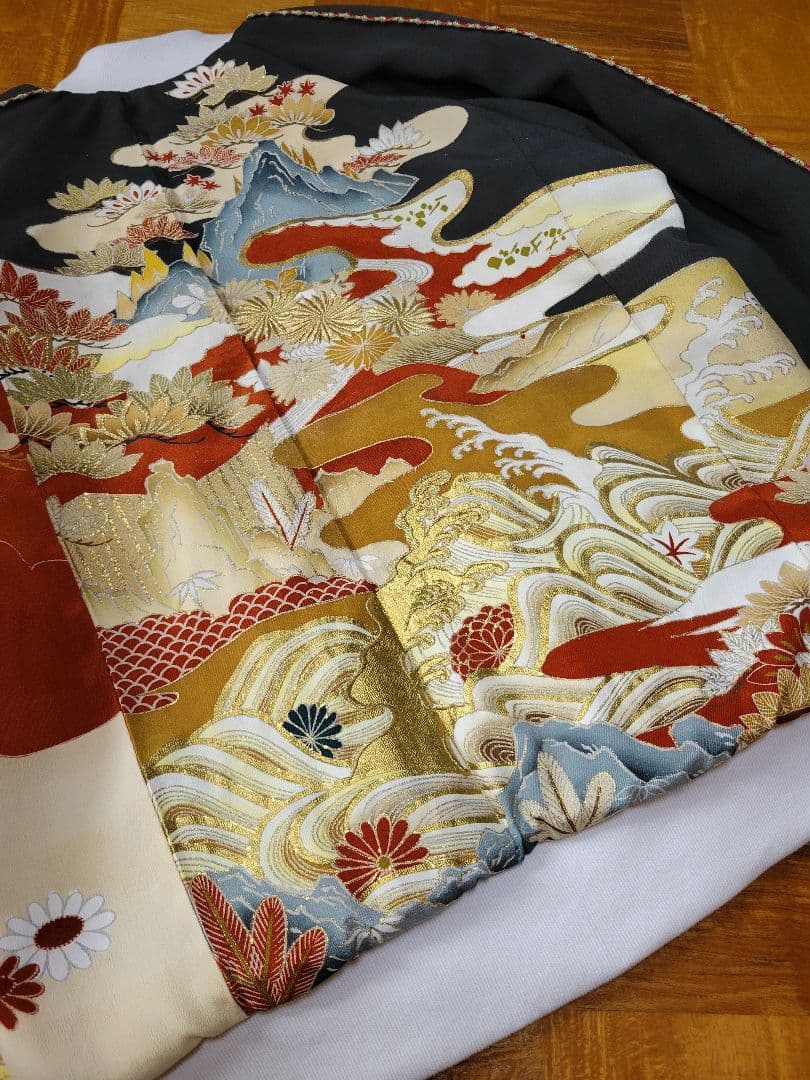 め1121着物リメイク正絹古布黒留袖江戸褄縮緬ビンテージスカジャンハンドメイド