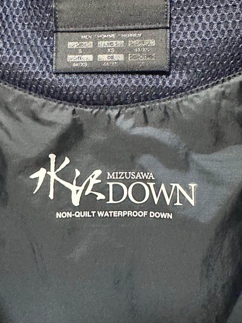 【美品・ギャランティカードあり】DESCENTE水沢ダウン マウンテニアネイビー