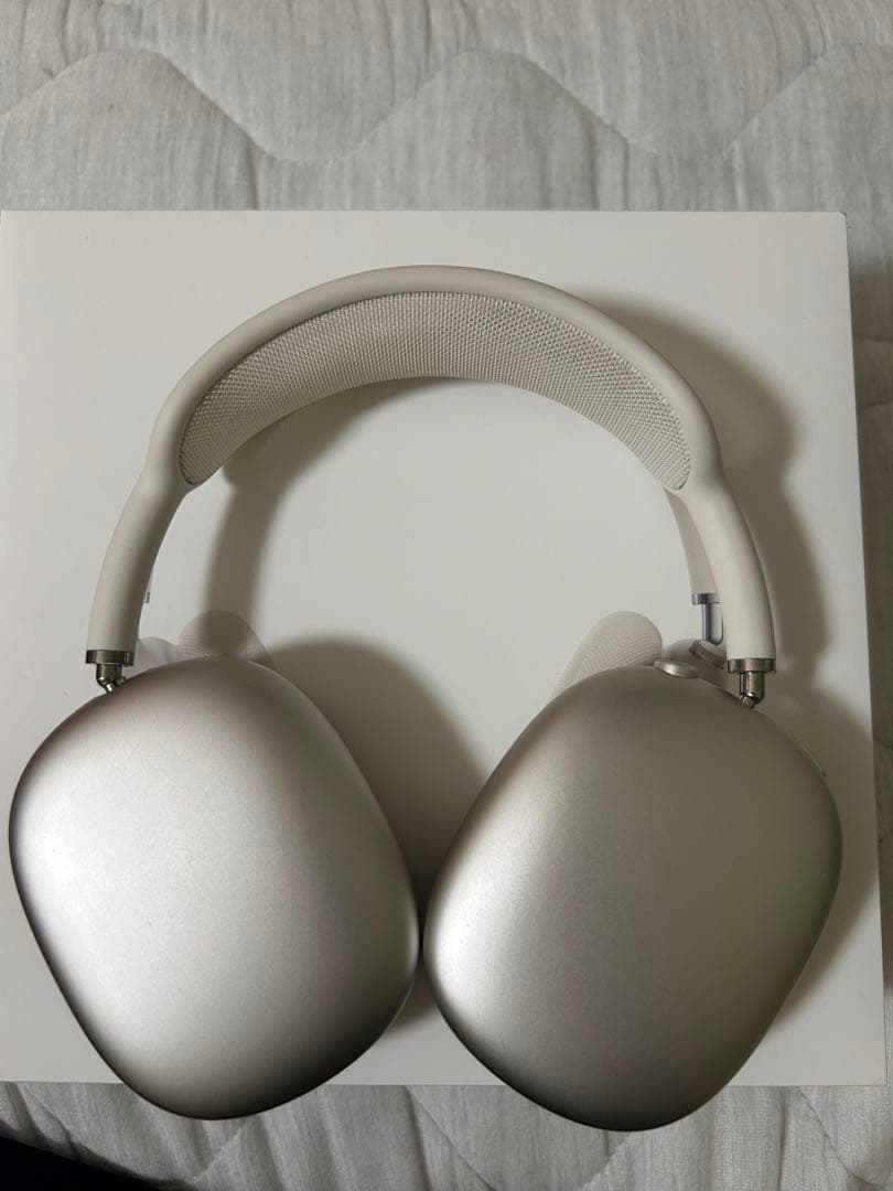 Apple AirPods Max スターライト