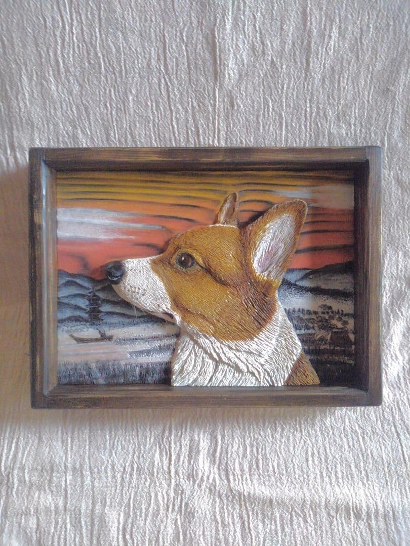 木彫りの日本画風コーギーの壁掛け