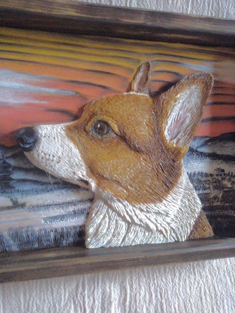 木彫りの日本画風コーギーの壁掛け