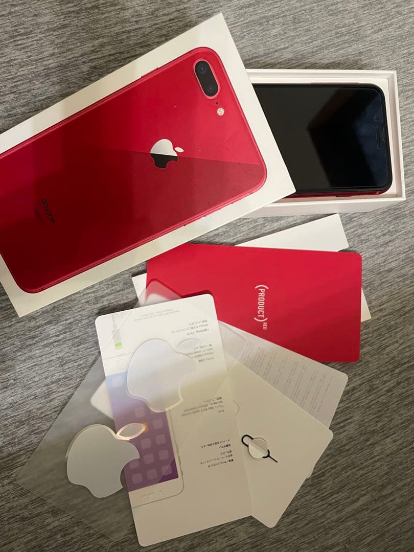 Apple iPhone 8 Plus (レッド) 本体