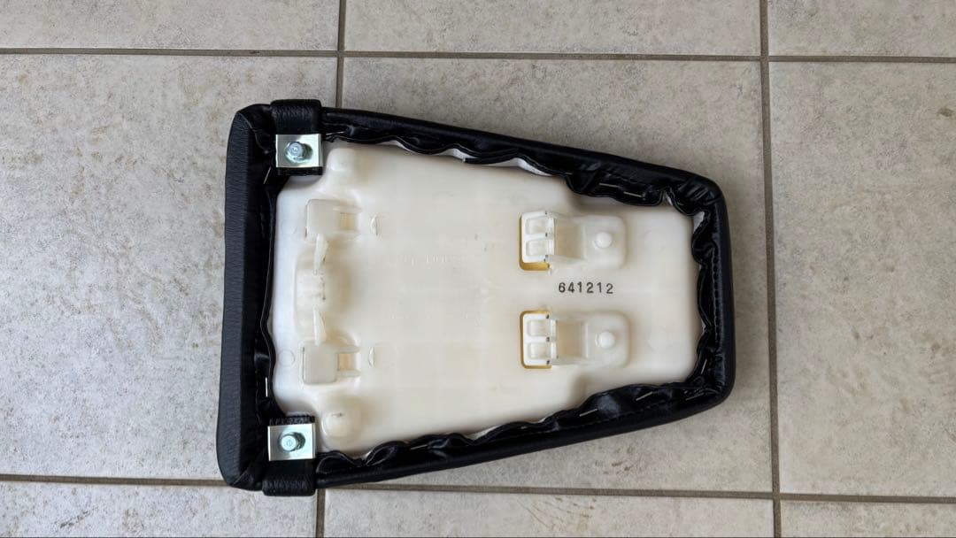 カワサキ GPZ250R 【新品未装着】純正シートとサイドカバー計4点