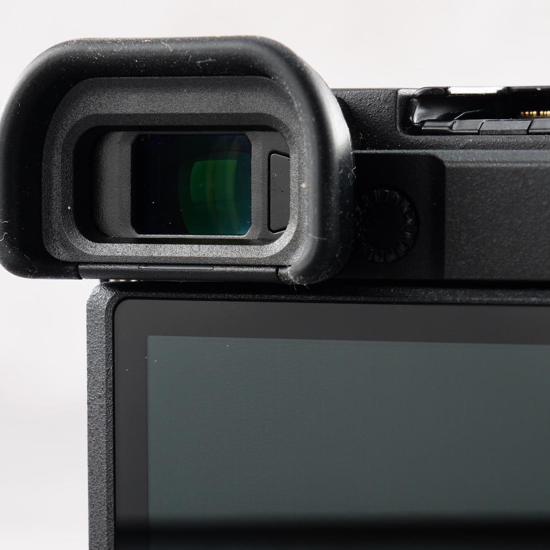 美品 SONY 真・α6400L 世界最速AF 4K動画 180度液晶 854