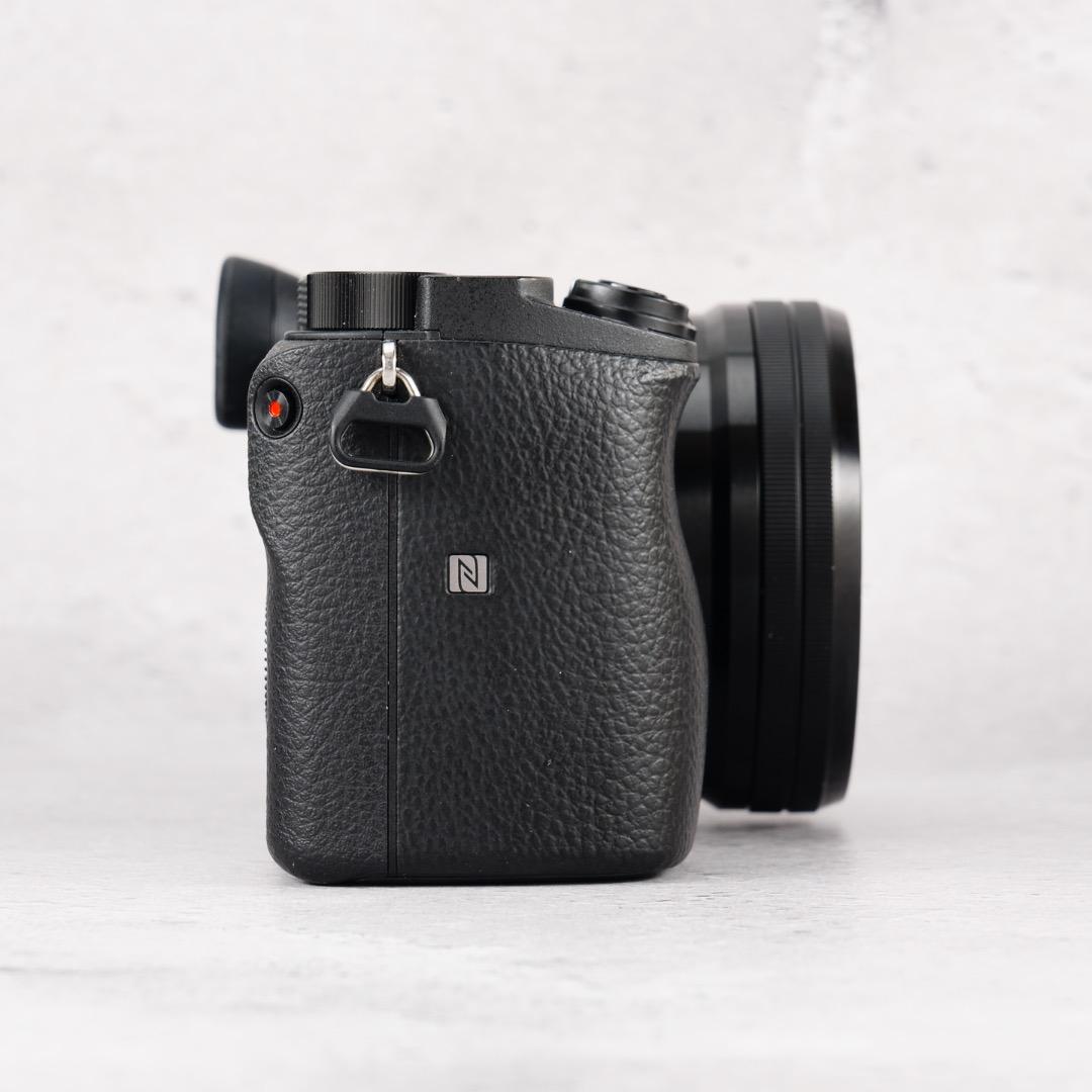 美品 SONY 真・α6400L 世界最速AF 4K動画 180度液晶 854