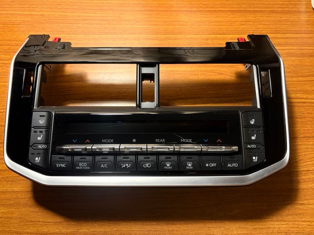 トヨタ ランクル300 エアコンパネル