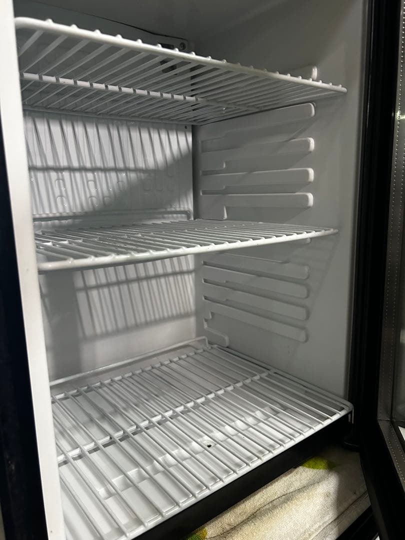 ガラスドア冷蔵庫 ホワイト/ブラック