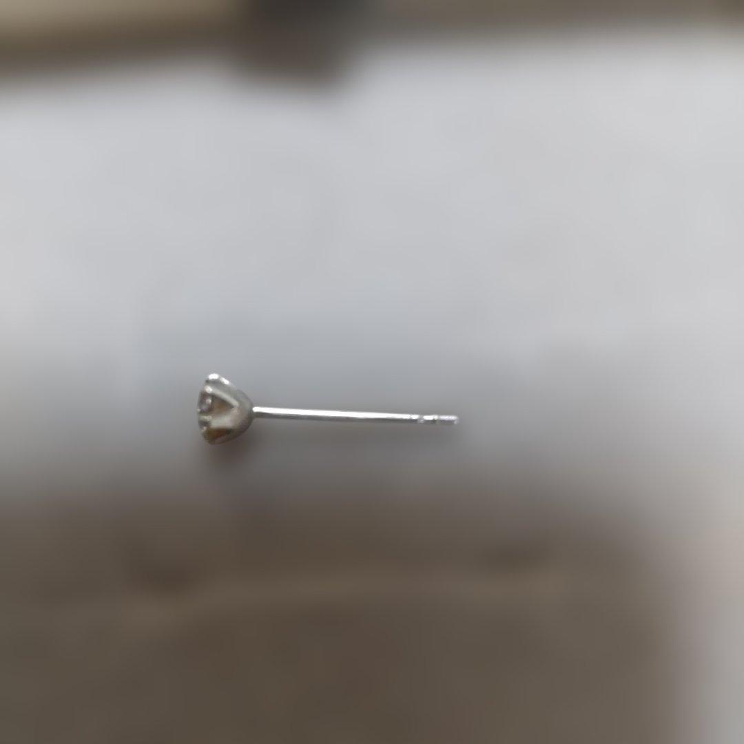 プラチナ　ダイヤモンドピアス 片耳用 0.1カラット