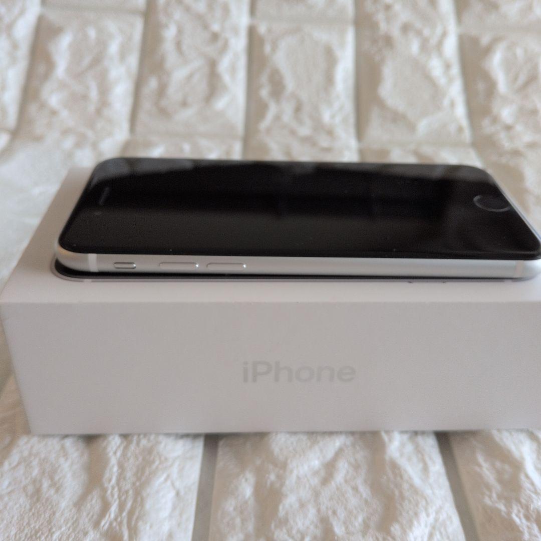 Apple iPhone SE 128GB 白　充電ケーブルバッテリー残量84%