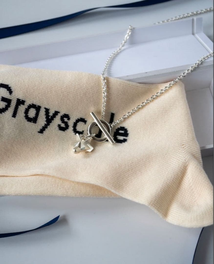 grayscale ウルフネックレス