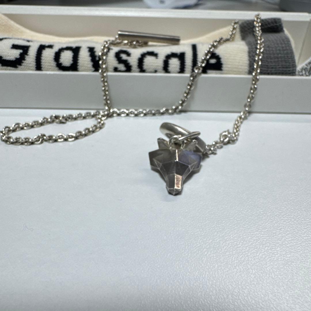 grayscale ウルフネックレス