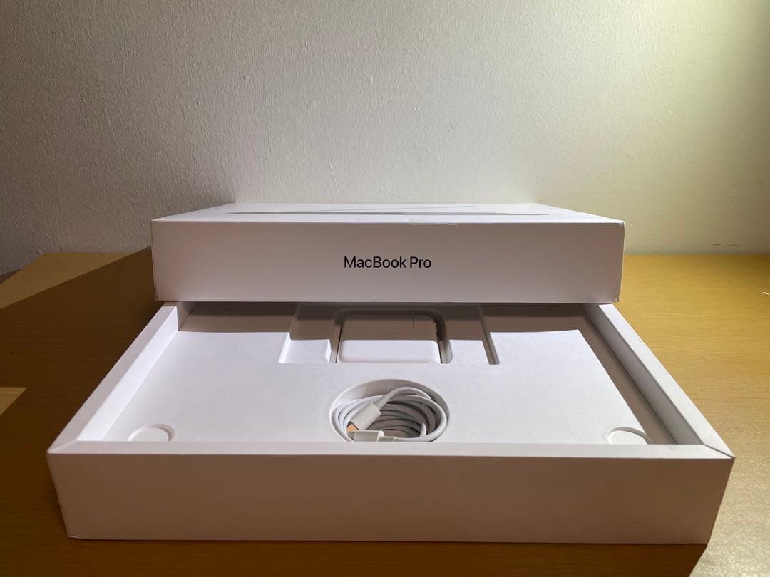 『美品』 MacBook Pro 2020 i7チップ充電回数37回容量 99%