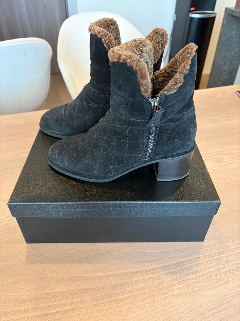 シャネルCHANEL⭐️ファー付きブラックスエードムートンブーツ