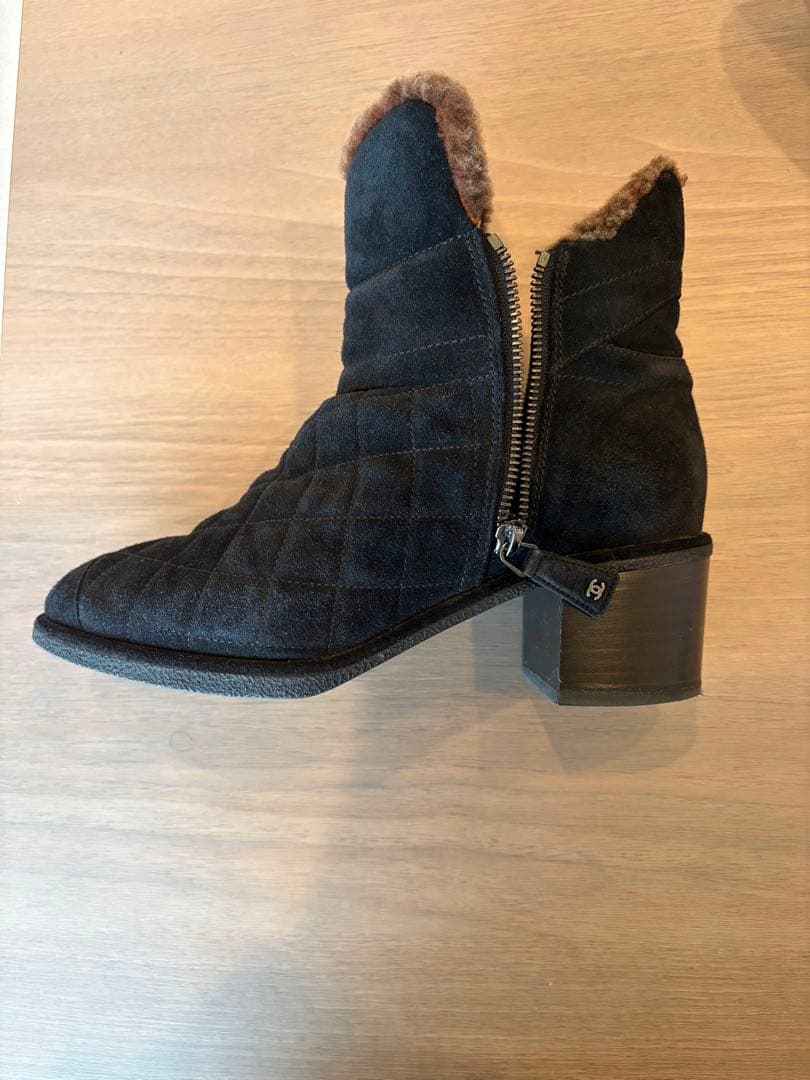 シャネルCHANEL⭐️ファー付きブラックスエードムートンブーツ