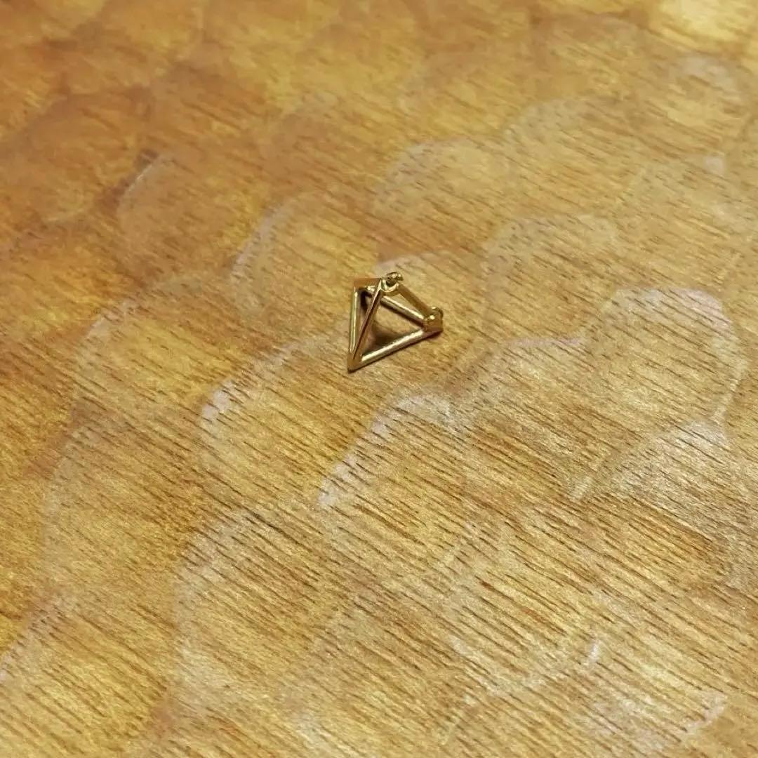 美品 SHIHARA トライアングルピアス 10mm K18YG 片耳用