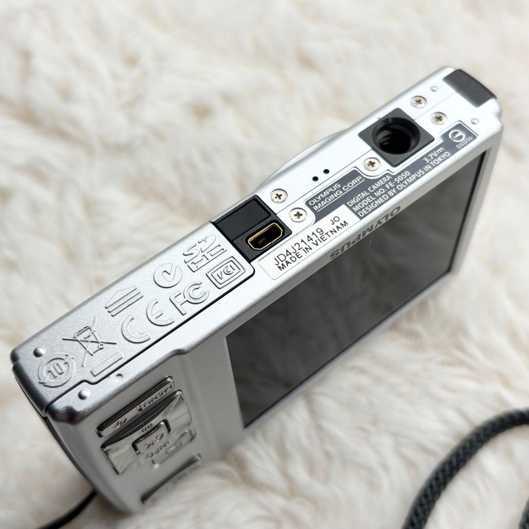 極美品 OLYMPUS FE-5050 シルバー 動作良好
